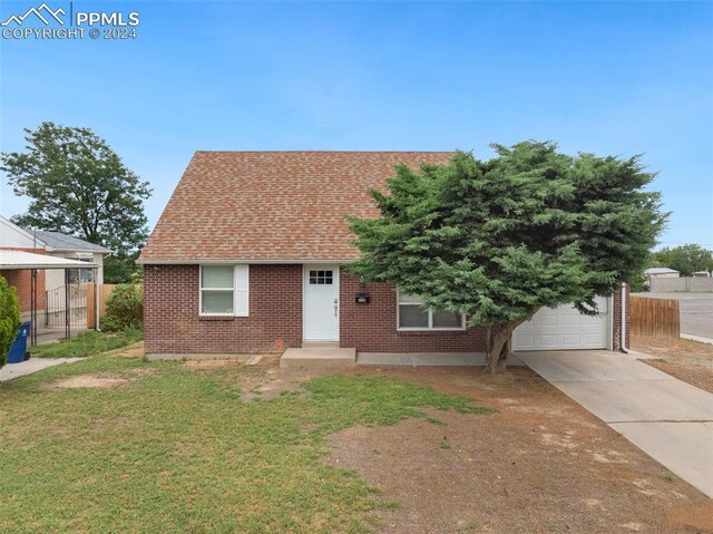 view of front facade with a garage and a front lawn