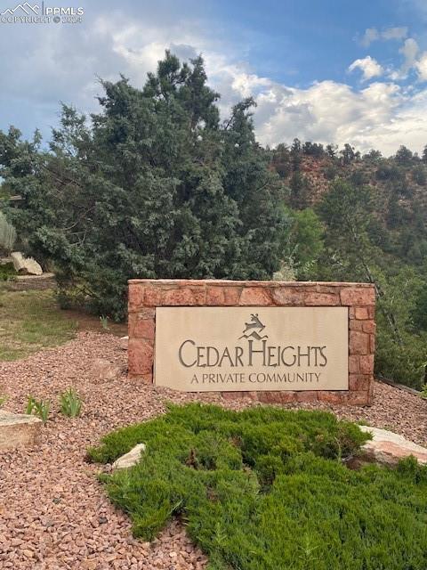 Listing photo 2 for 3195 Cedar Heights Dr, Colorado Springs CO 80904