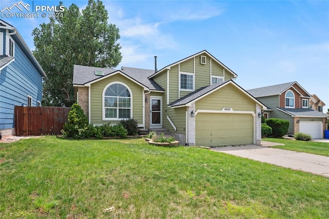 view of front of home featuring a front lawn