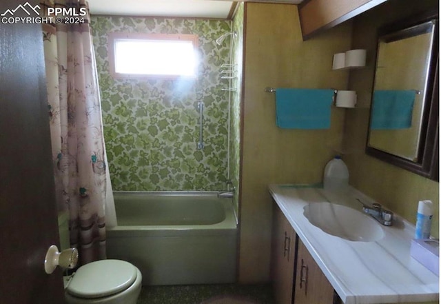 full bathroom with shower / bath combination with curtain, vanity, and toilet