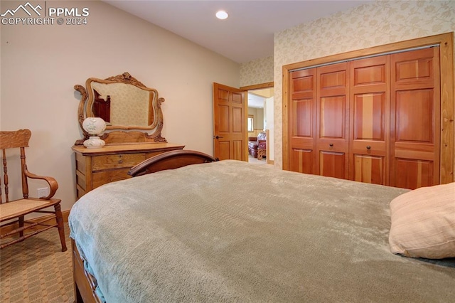 bedroom featuring carpet floors and a closet