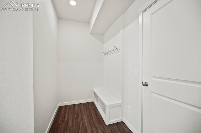 mudroom with dark wood-style flooring, recessed lighting, and baseboards