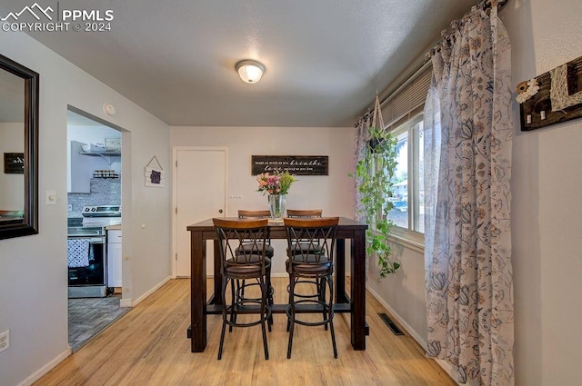 dining room with light hardwood / wood-style flooring