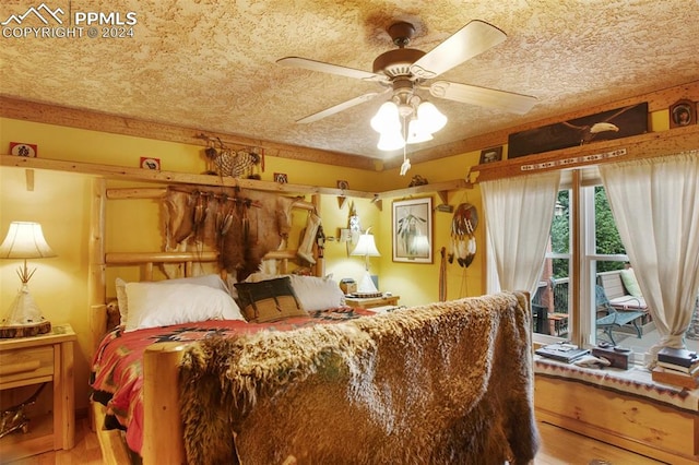 bedroom featuring a textured ceiling, ceiling fan, and hardwood / wood-style floors