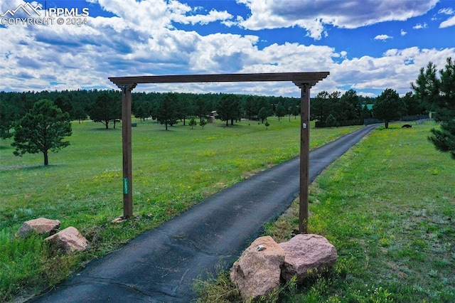 view of property's community featuring a yard