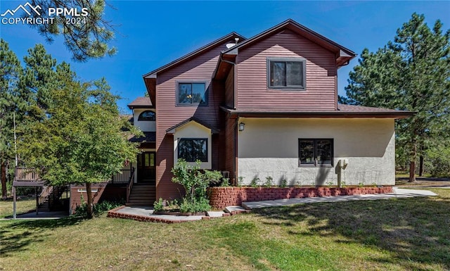 view of front of home featuring a wooden deck and a front yard