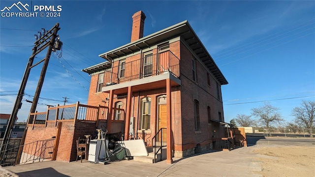 view of front of home with a balcony