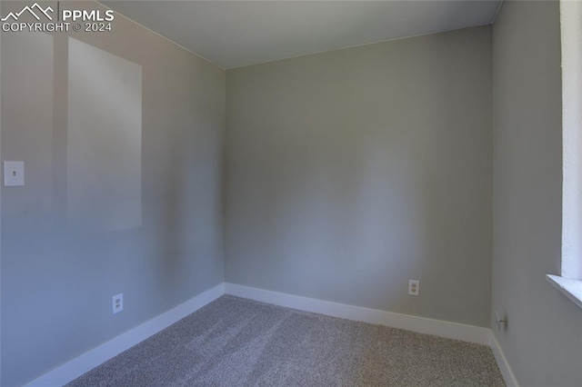 unfurnished room featuring carpet