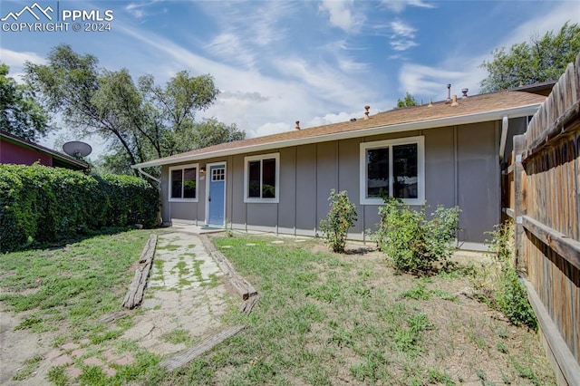 view of front of home with a front yard