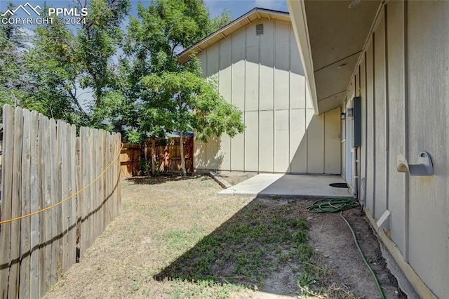 view of yard with a patio area