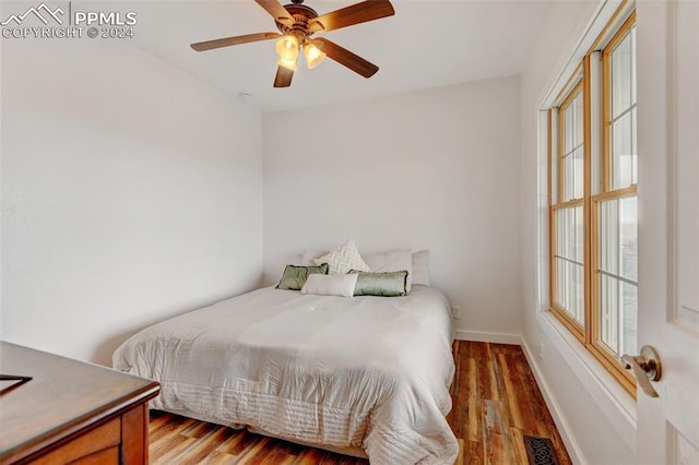 bedroom featuring light wood-style flooring, ceiling fan, baseboards, and visible vents