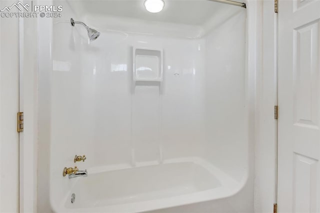 full bath featuring bathtub / shower combination