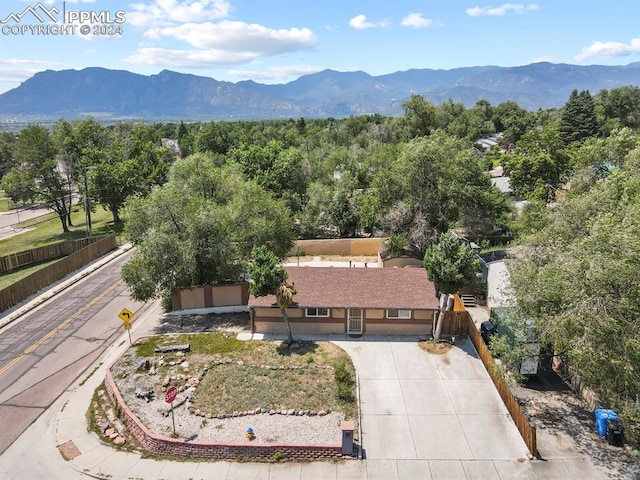 bird's eye view featuring a mountain view