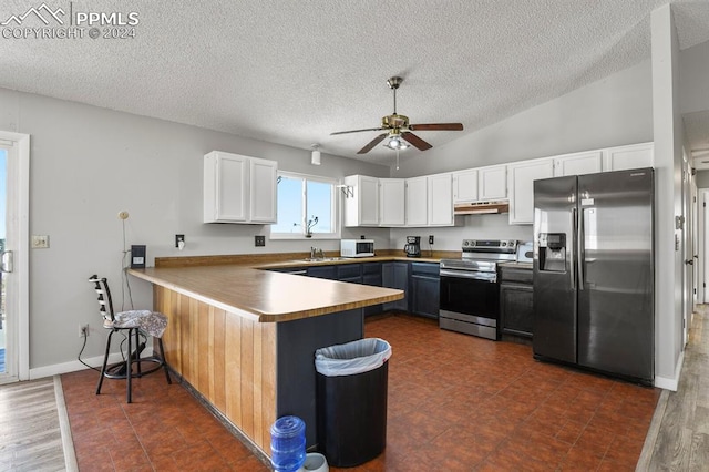 kitchen with stainless steel appliances, kitchen peninsula, ceiling fan, a textured ceiling, and white cabinets