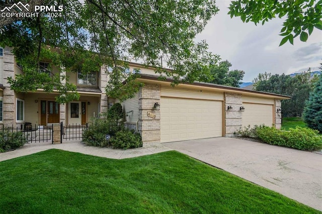 view of front of house featuring a garage and a front yard