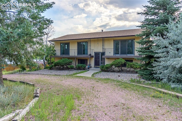 view of front of home featuring a balcony