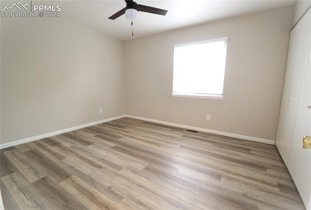 empty room featuring light hardwood / wood-style floors and ceiling fan