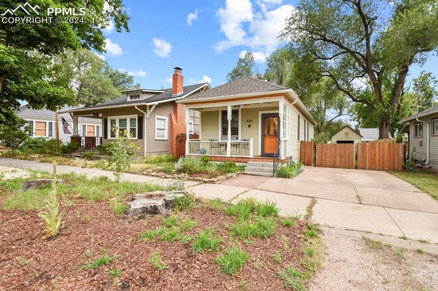 view of front of house featuring covered porch