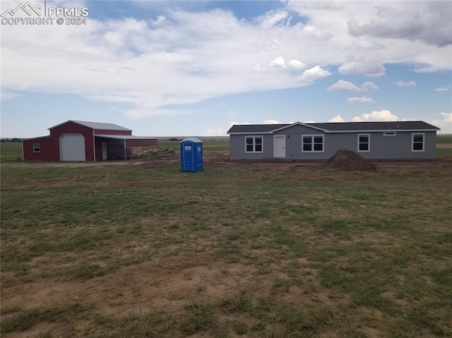 exterior space featuring an outbuilding