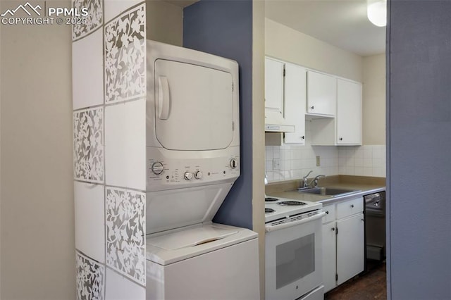 kitchen with stacked washing maching and dryer, white range with electric stovetop, light countertops, and a sink