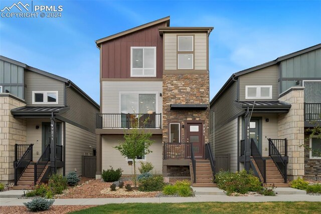 view of front of home with a balcony