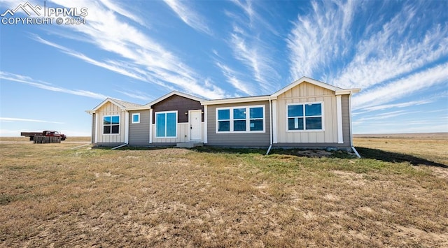 view of front of home featuring a rural view and a front yard