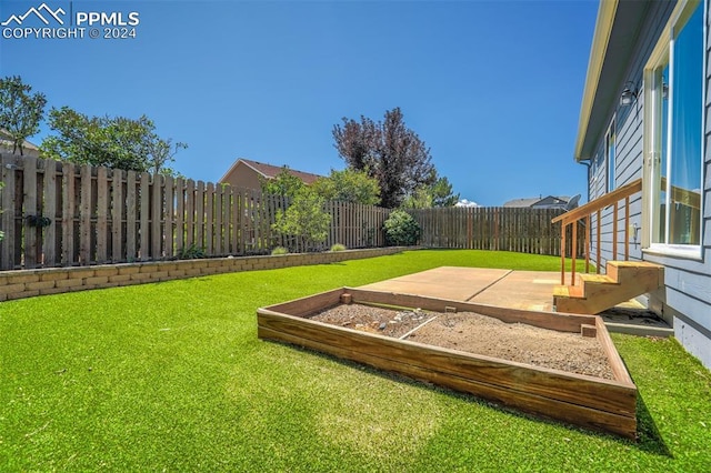 view of yard featuring a patio