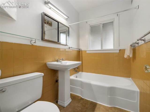 bathroom featuring tiled shower / bath, tile walls, toilet, and tile patterned flooring