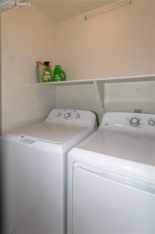 laundry area featuring washer and clothes dryer