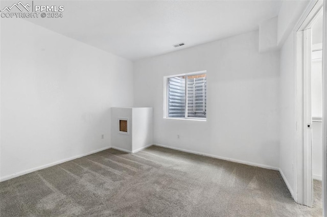 unfurnished room with carpet