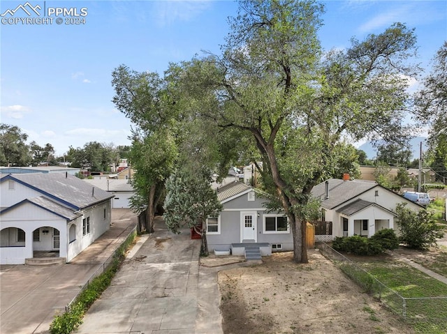 view of front of property