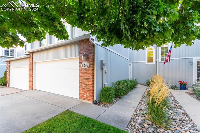 view of front of house featuring a garage