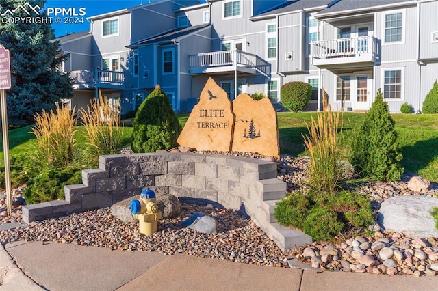 view of community / neighborhood sign