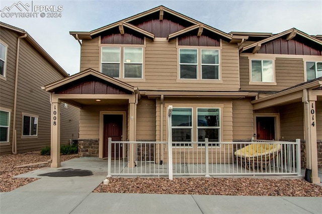 craftsman inspired home with a porch