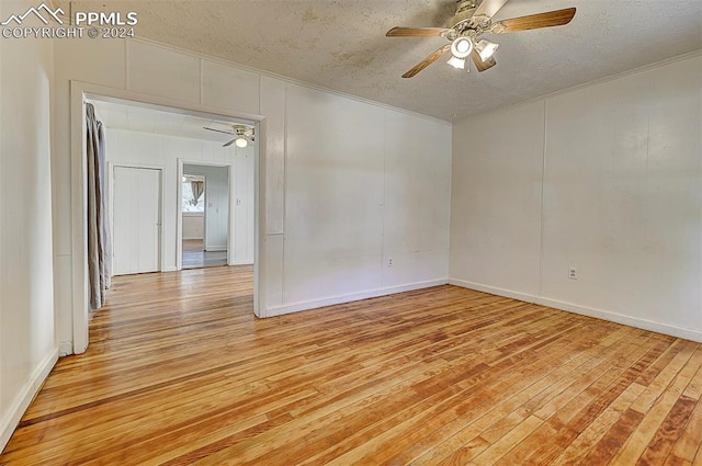 unfurnished room featuring light wood-style flooring, crown molding, ceiling fan, and a textured ceiling