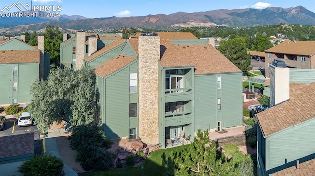 drone / aerial view featuring a mountain view