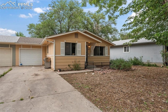 single story home featuring a garage