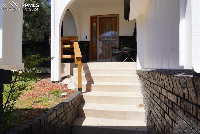 property entrance with a porch