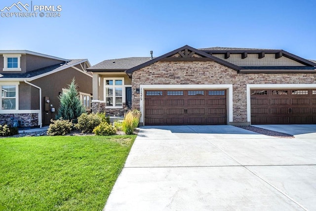 view of front facade featuring a front lawn and a garage