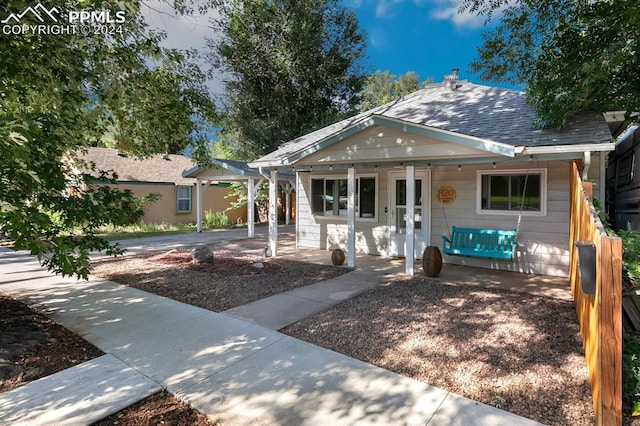 view of front of home featuring a patio area