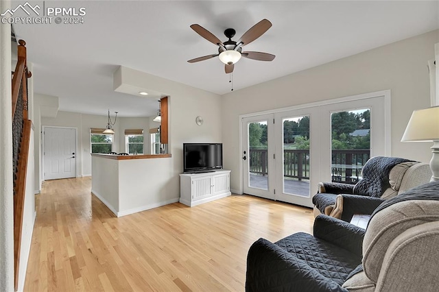 living room featuring a healthy amount of sunlight, light hardwood / wood-style flooring, and ceiling fan