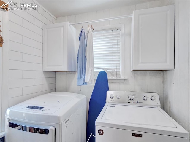 laundry room featuring cabinets and independent washer and dryer