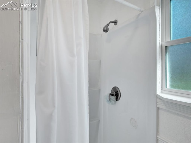 bathroom with curtained shower