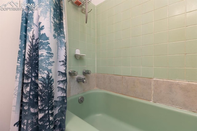 bathroom featuring shower / bath combo with shower curtain