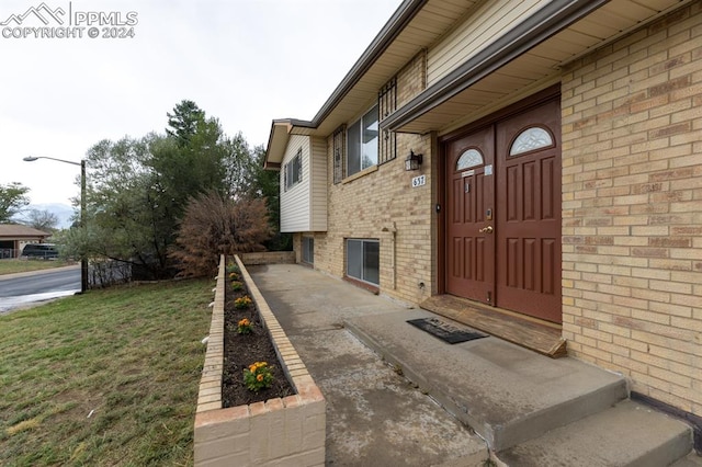 property entrance with a yard