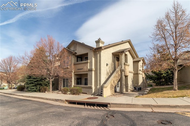 view of front of house with a balcony