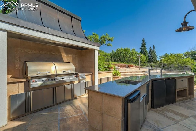 view of patio / terrace with grilling area and exterior kitchen