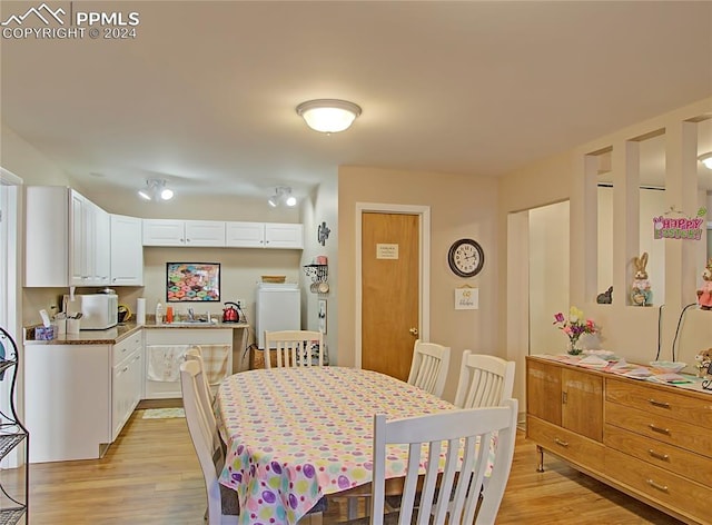 dining area featuring sink and light wood-type flooring