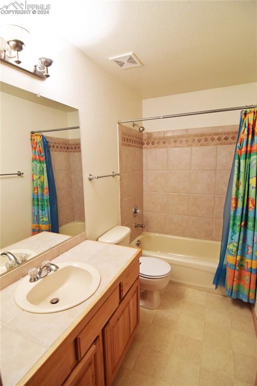 full bathroom featuring shower / bath combo with shower curtain, toilet, and vanity