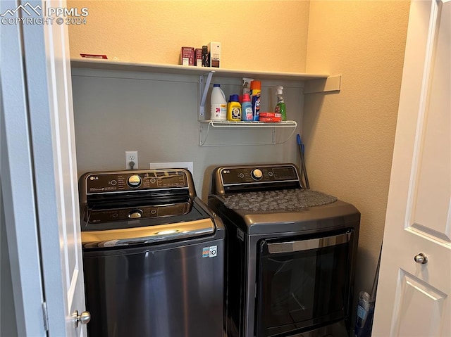 washroom with washing machine and dryer